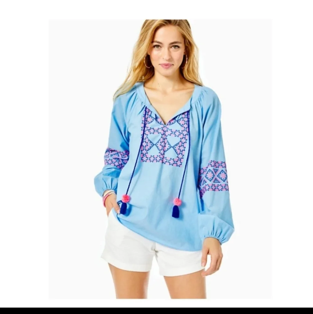 Lilly Pulitzer Cecile Zanzibar Blue Embroidered Long Sleeve Tunic Top Medium NWT - Picture 2 of 8